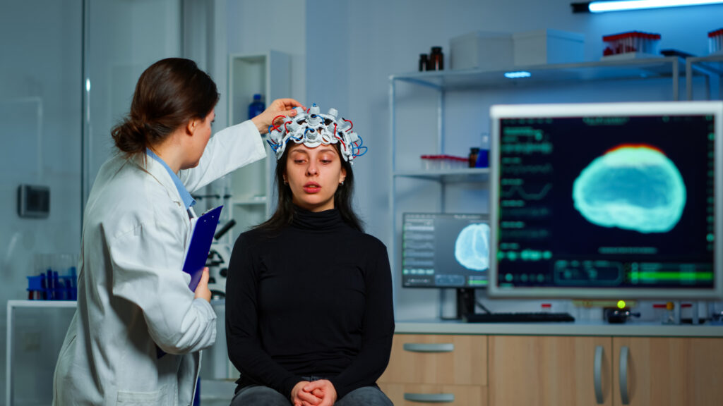 Lady medical officer connect probes to lady patient for investigation